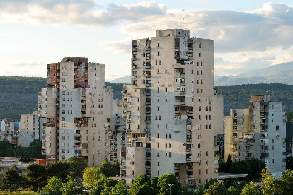 The Vertical Neighborhoods of Podgorica
